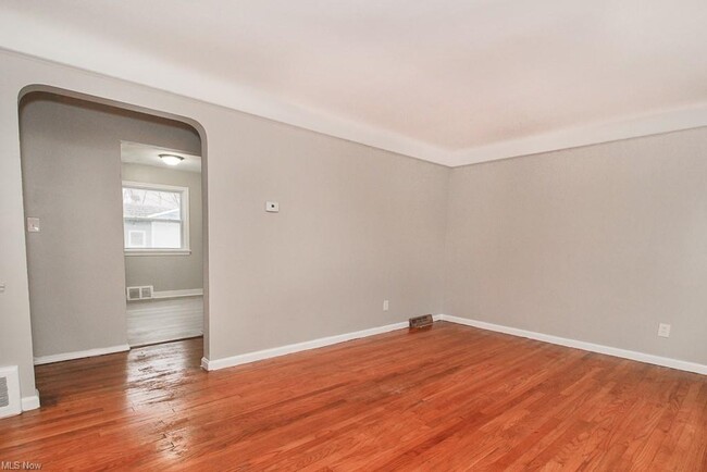 Building Photo - 16108 Edgewood Ave