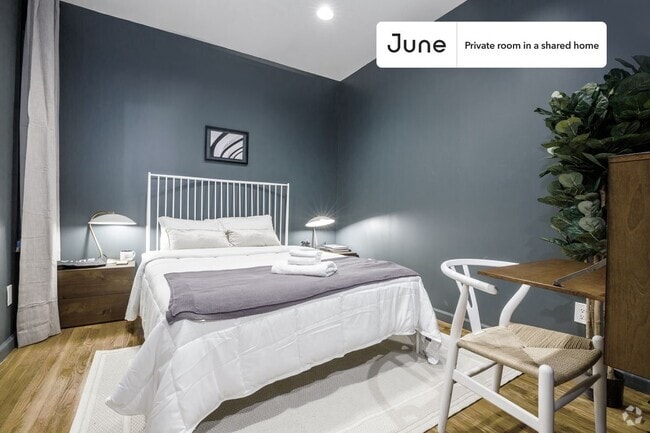 Building Photo - Private bedroom in 4 bed/2 bath Home