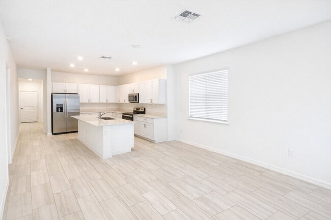 Building Photo - "Charming 3-Bed Oasis with Modern Granite Touches in Land O' Lakes!"
