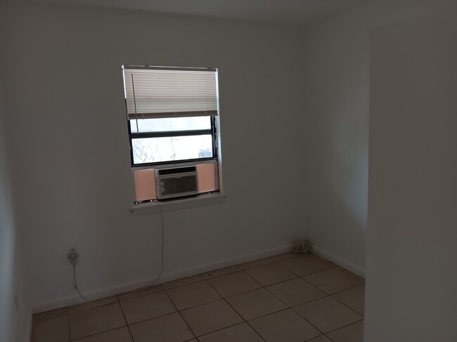 Bedroom 2 - 305 S Ocean Dr