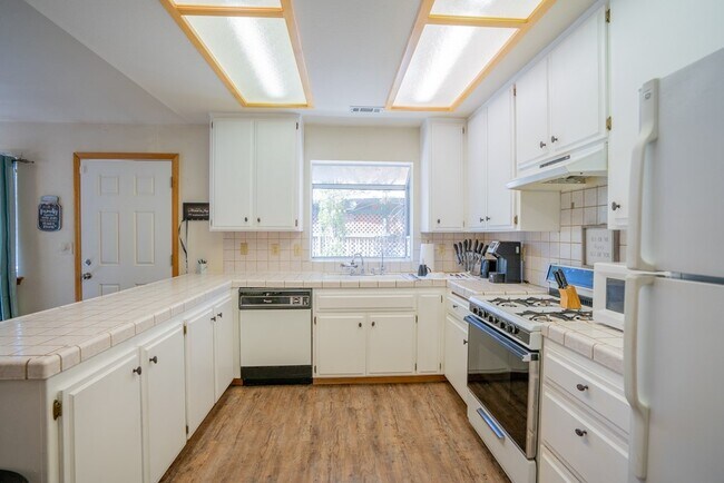Building Photo - 32807 Deer Lick Ln