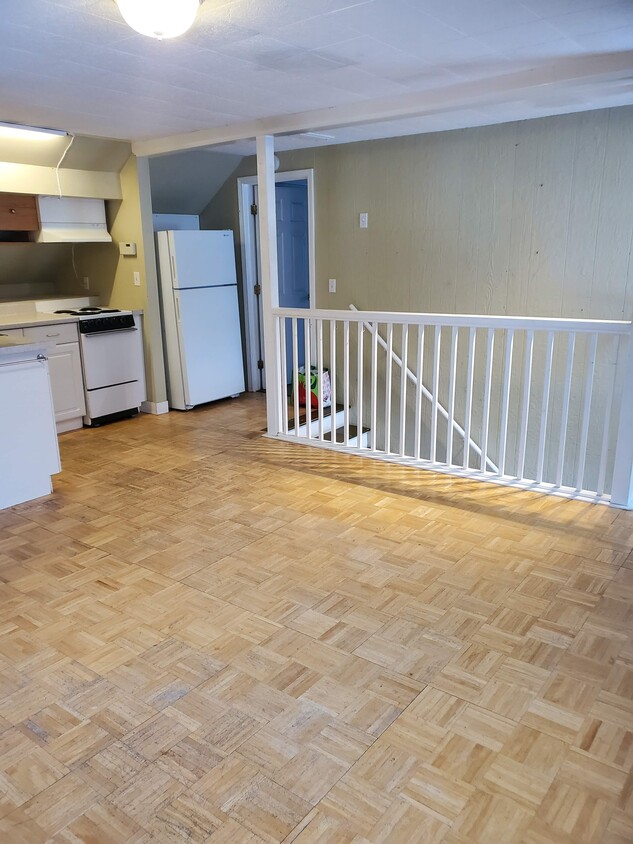 Primary Photo - 58 Burnham St