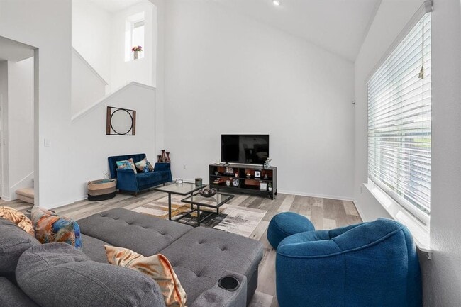 Foto del edificio - 2305 Bettylou Ln