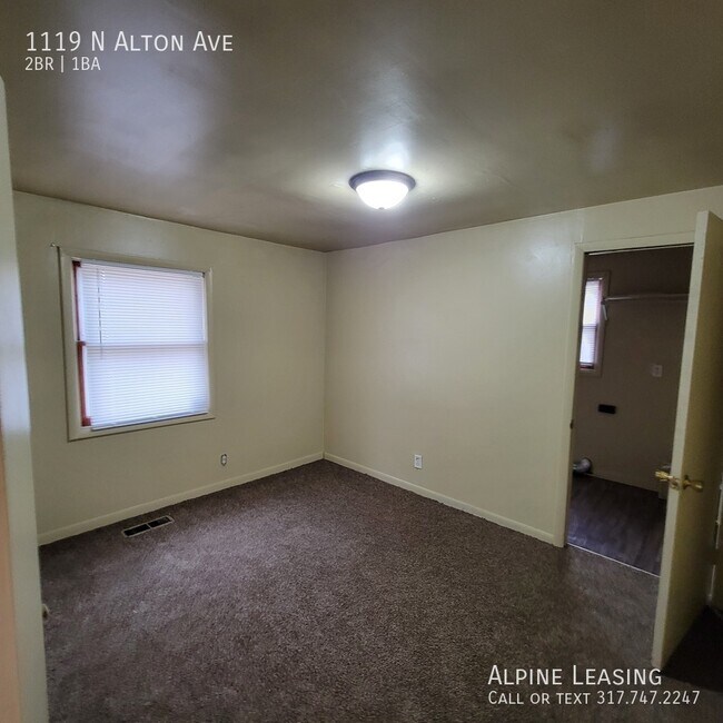 Building Photo - West Side 2 Bedroom