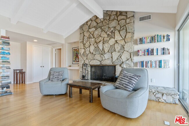 Foto del edificio - 4246 Cloverdale Ave