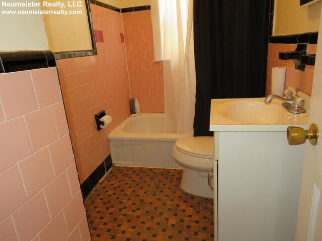 Building Photo - 27 Beechcroft St