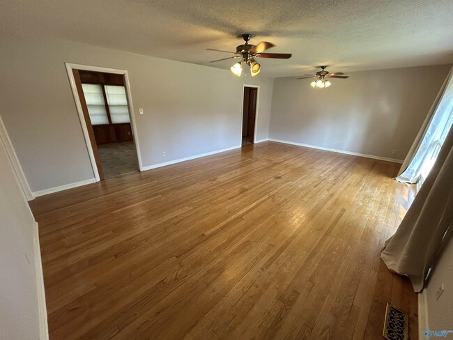 Foto del edificio - 1607 Chapman Ave NE