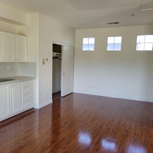 Building Photo - 513 Kristen Ct