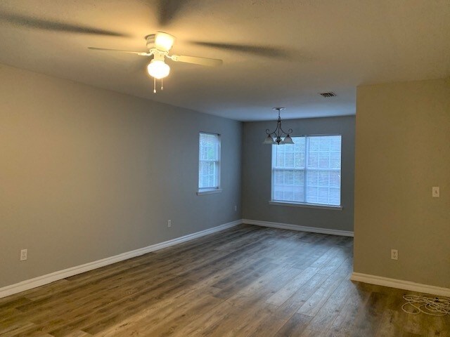 Foto del edificio - 8708 Perker Ln