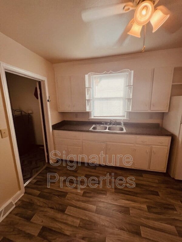 Building Photo - 2128 N Whitehill Dr