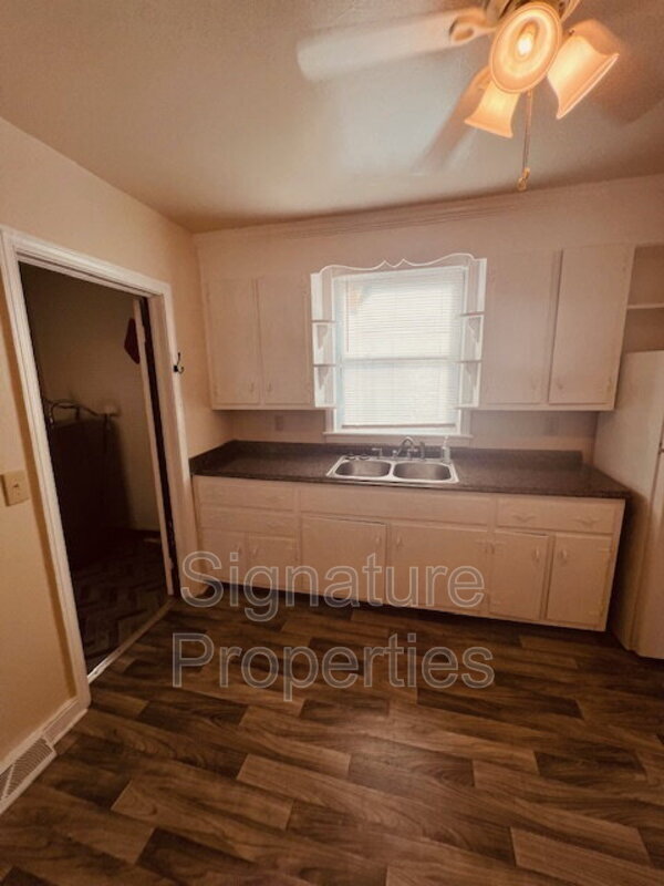 Foto del edificio - 2128 N Whitehill Dr