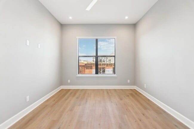 Building Photo - Cityscape Star