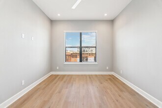 Building Photo - Cityscape Star