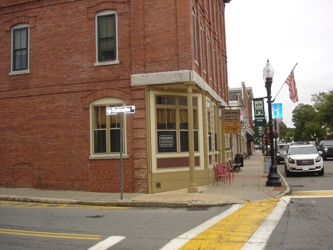 Building Photo - 25 Main St