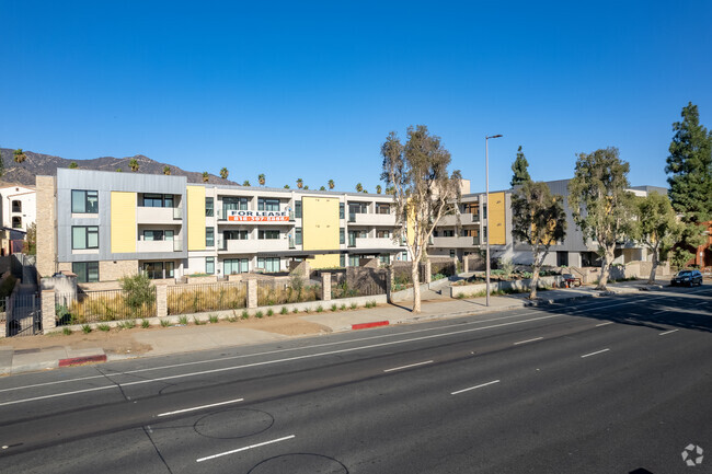 Building Photo - Glenoaks Residences