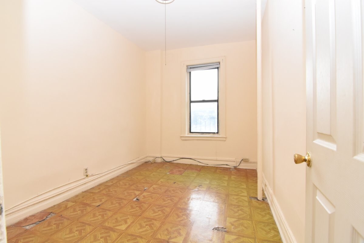 Primary Photo - 3246 Kingsbridge Ave