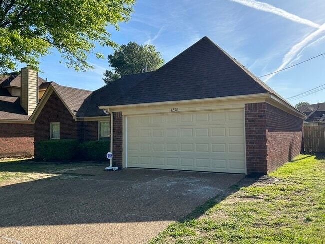 Building Photo - 4258 Ross - Available Now!