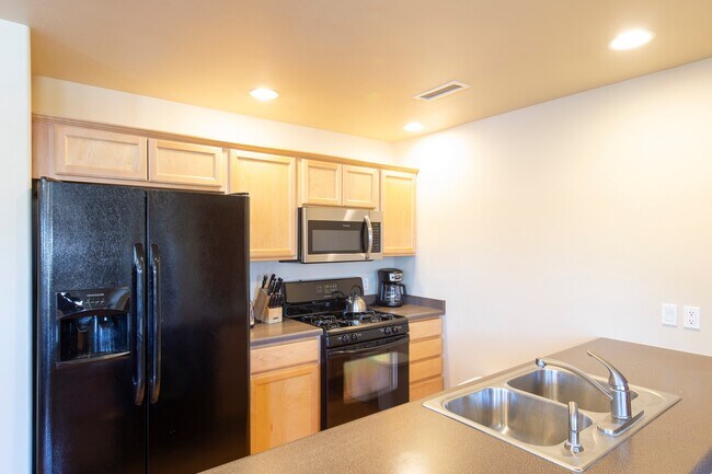 Foto del edificio - 627 N Bridge Dr