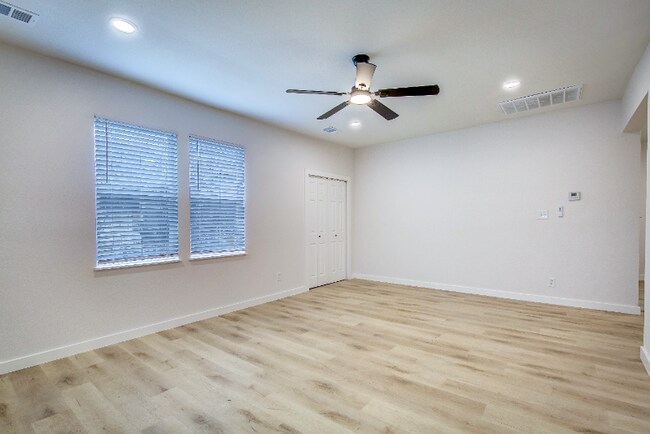 Building Photo - 1106 N Harrison Ave