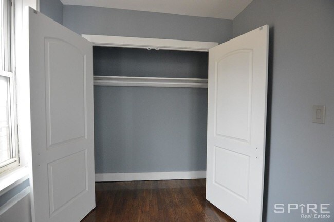 Foto del edificio - 557 E 21st St