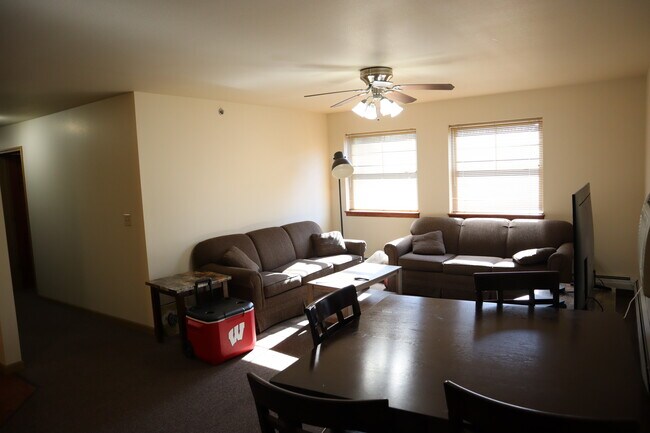 Espacio vital - 158 N Tratt St