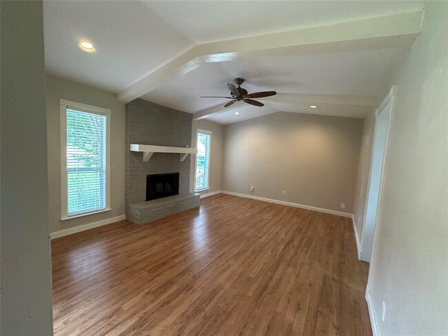 Building Photo - 3510 Roanoke Dr