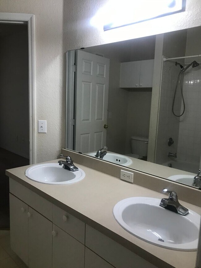 Foto del edificio - 3751 Conroy Rd
