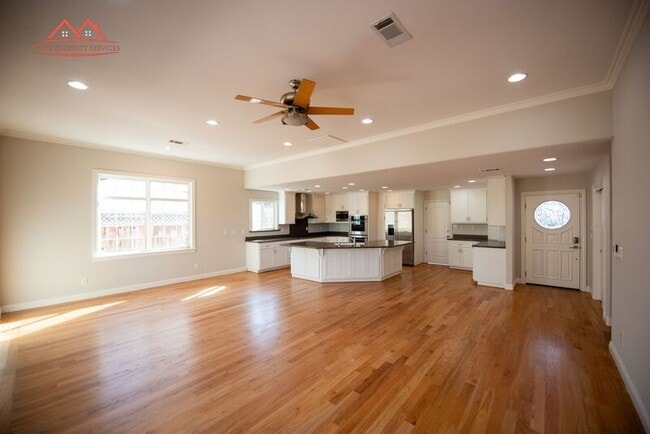 Building Photo - 5740 Waltrip Ln