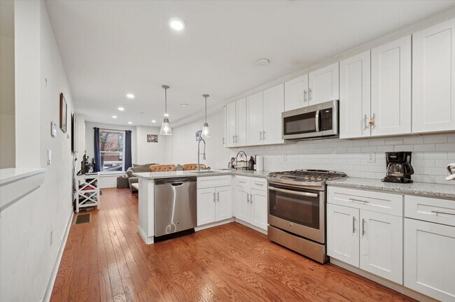 Foto del edificio - 970 N Marshall St