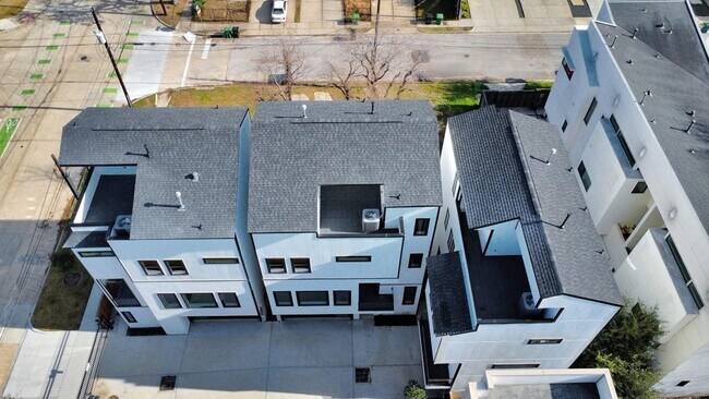 Building Photo - 3409 Hutchins St