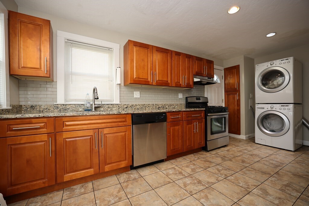 Foto principal - 1370 Pleasant St