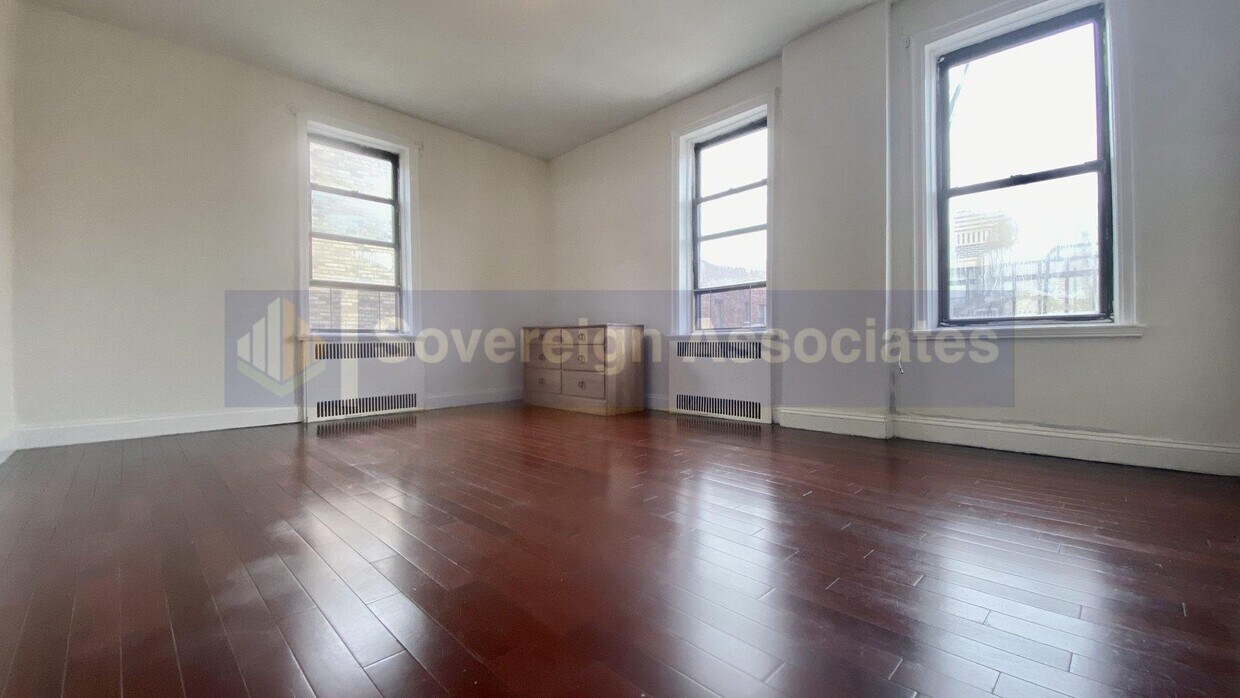 Building Photo - Top floor fully renovated one bedroom