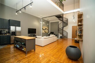 Building Photo - 1312 Live Oak St