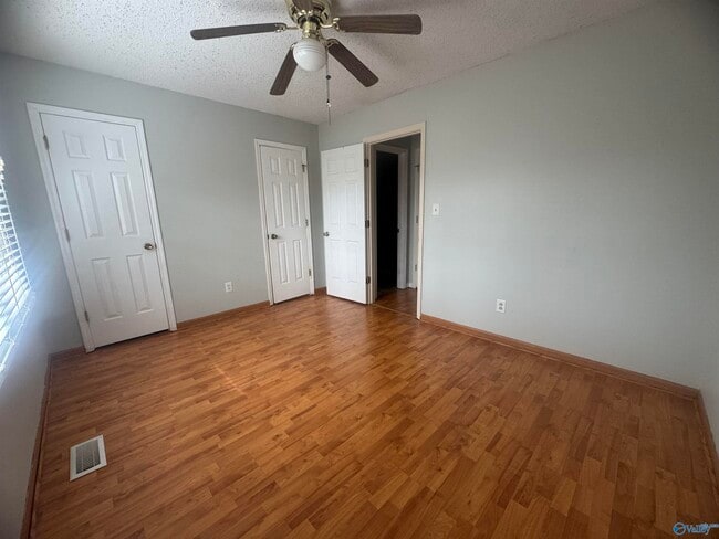 Building Photo - 210 Marinawoods Dr SE