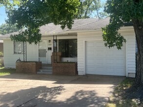Building Photo - 1304 N Union Ave