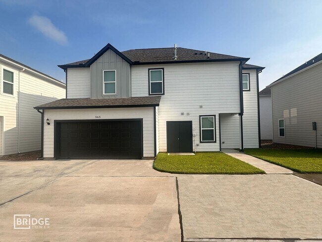 Building Photo - 365 Huisache St