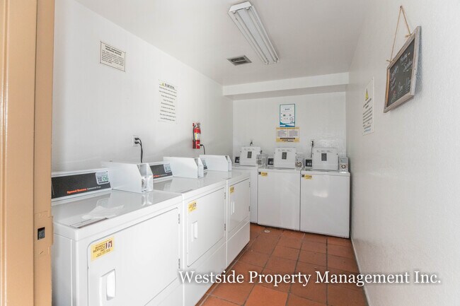 Foto del edificio - 5751 Camellia Ave