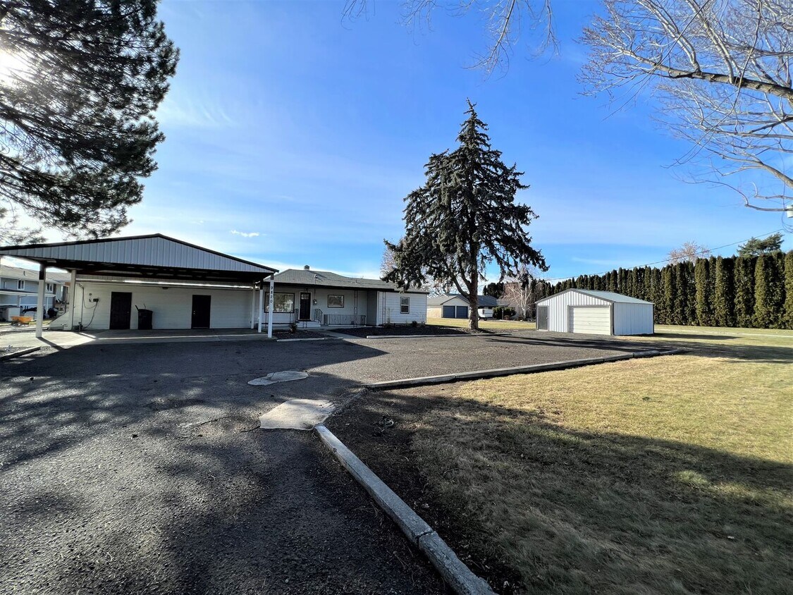 Primary Photo - Newly Remodeled Home With River View!