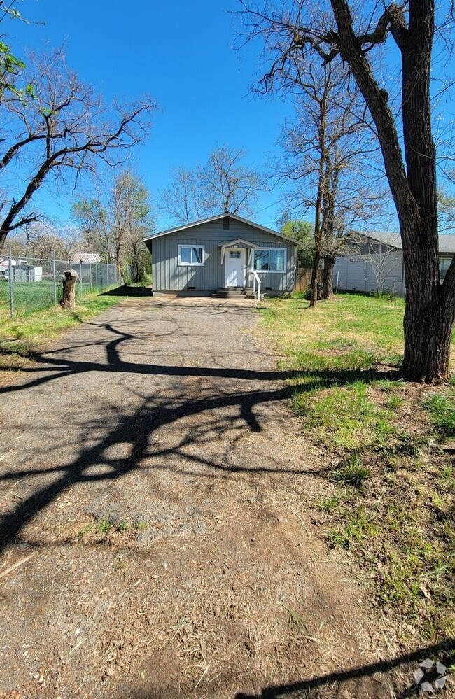 Building Photo - 6941 Skyway St