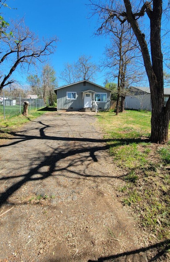 Primary Photo - Newly Upgraded House near Kent's Market