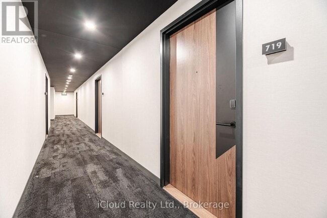 Building Photo - 1037 The Queensway