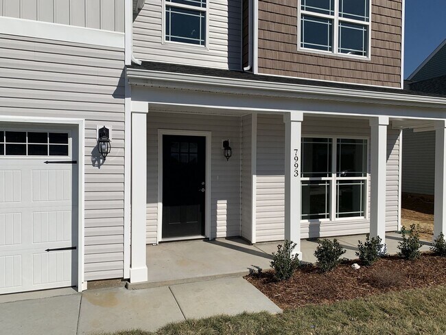 Foto del edificio - 4 Bed, 3 Bath Home w/ 2 Car Garage and Fen...
