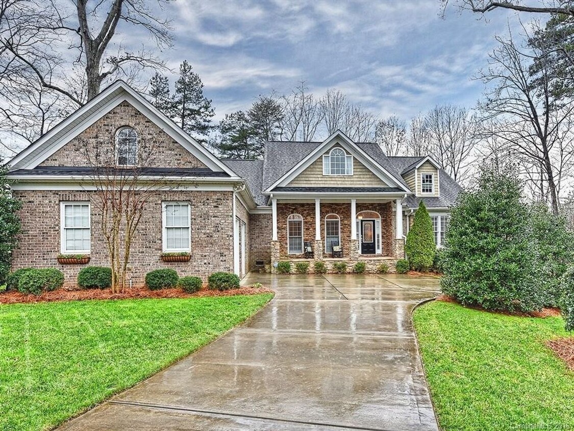 Foto principal - Custom Built Home in one of Charlotte's mo...