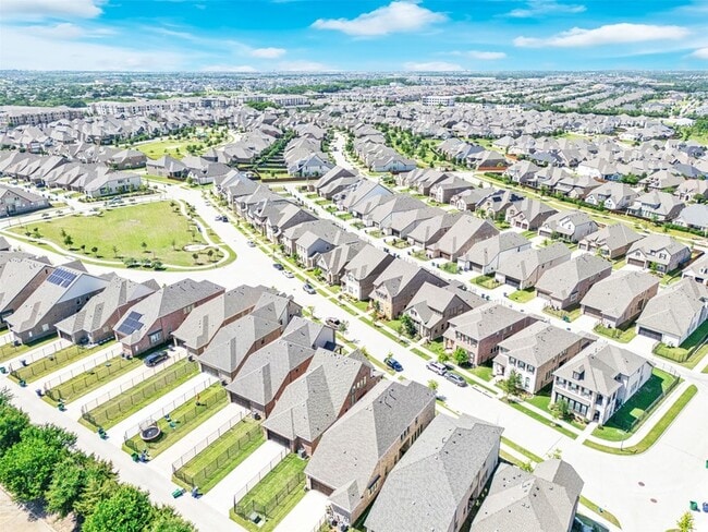 Foto del edificio - 8216 Bethpage Dr