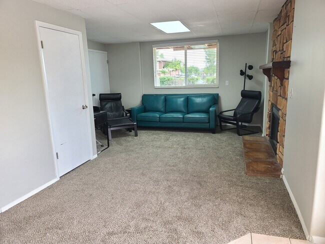 Foto del edificio - 940 W Red Oaks Dr