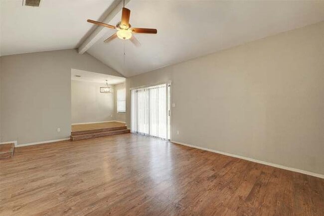 Foto del edificio - 4102 Hillside Dr