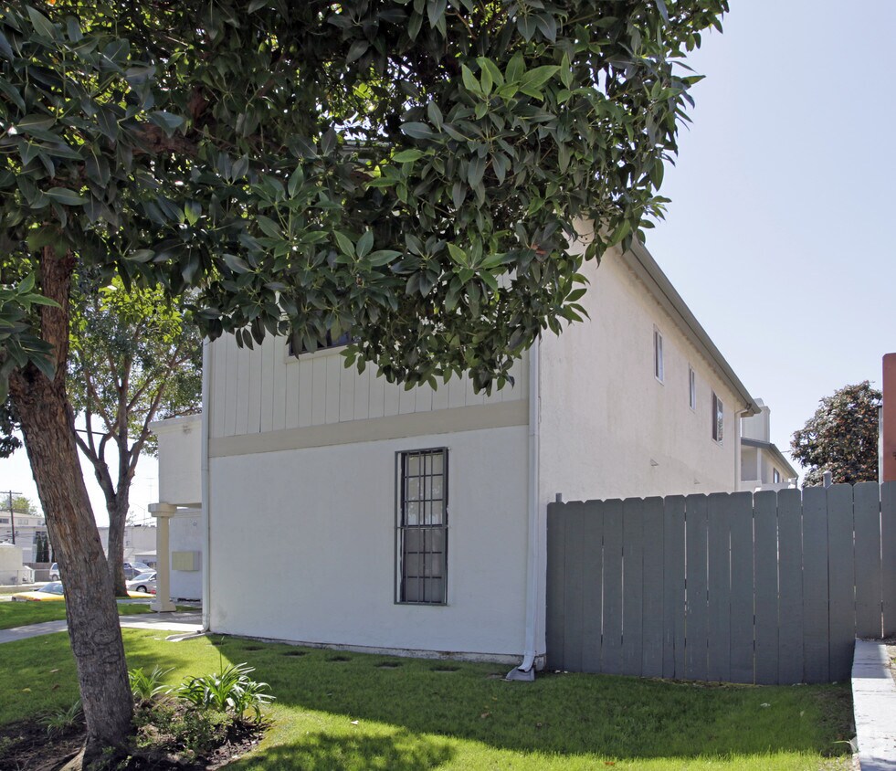 Building Photo - 4978 Orange Ave