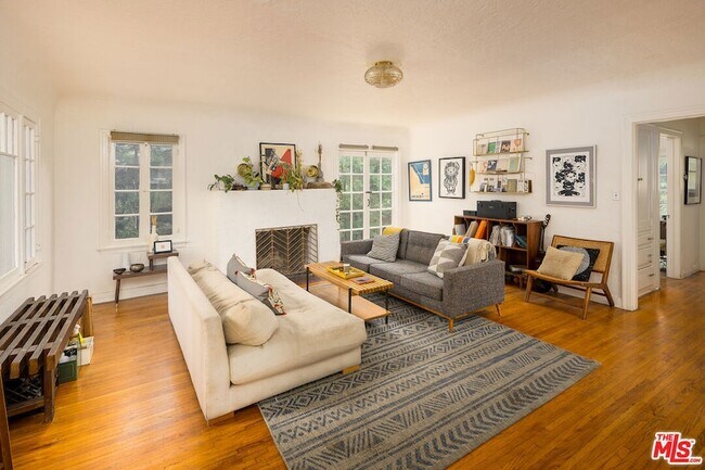 Foto del edificio - 1649 N Coronado St