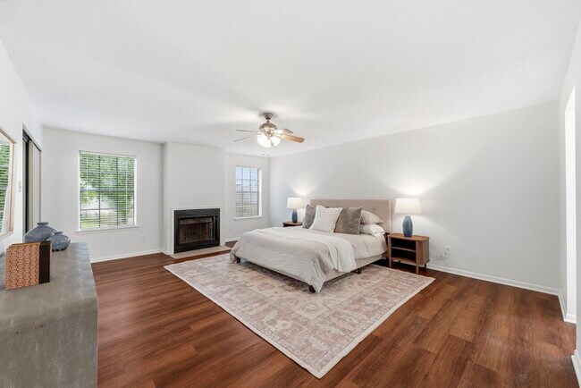 Building Photo - 9850 Pagewood Ln