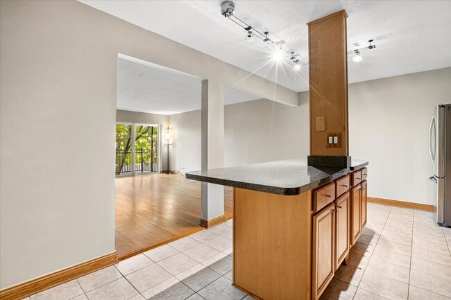 Foto del edificio - 5200 Carriage Way Dr